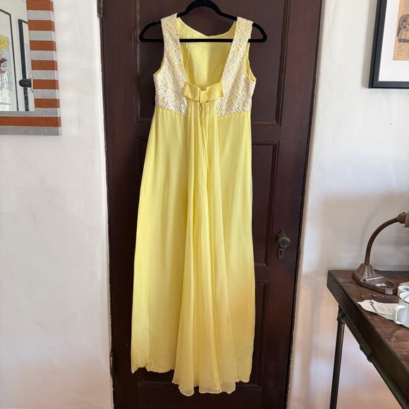 1960s Vintage Yellow and white Silk Chiffon and lace  Bow train column dress 6-8 - Picture 2 of 10